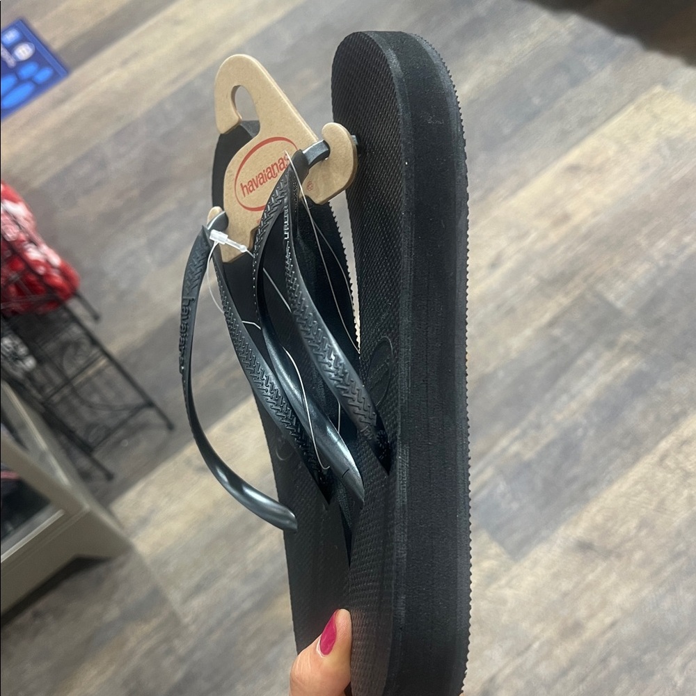 Havaianas Classic Flip Flops - Picture 2 of 4